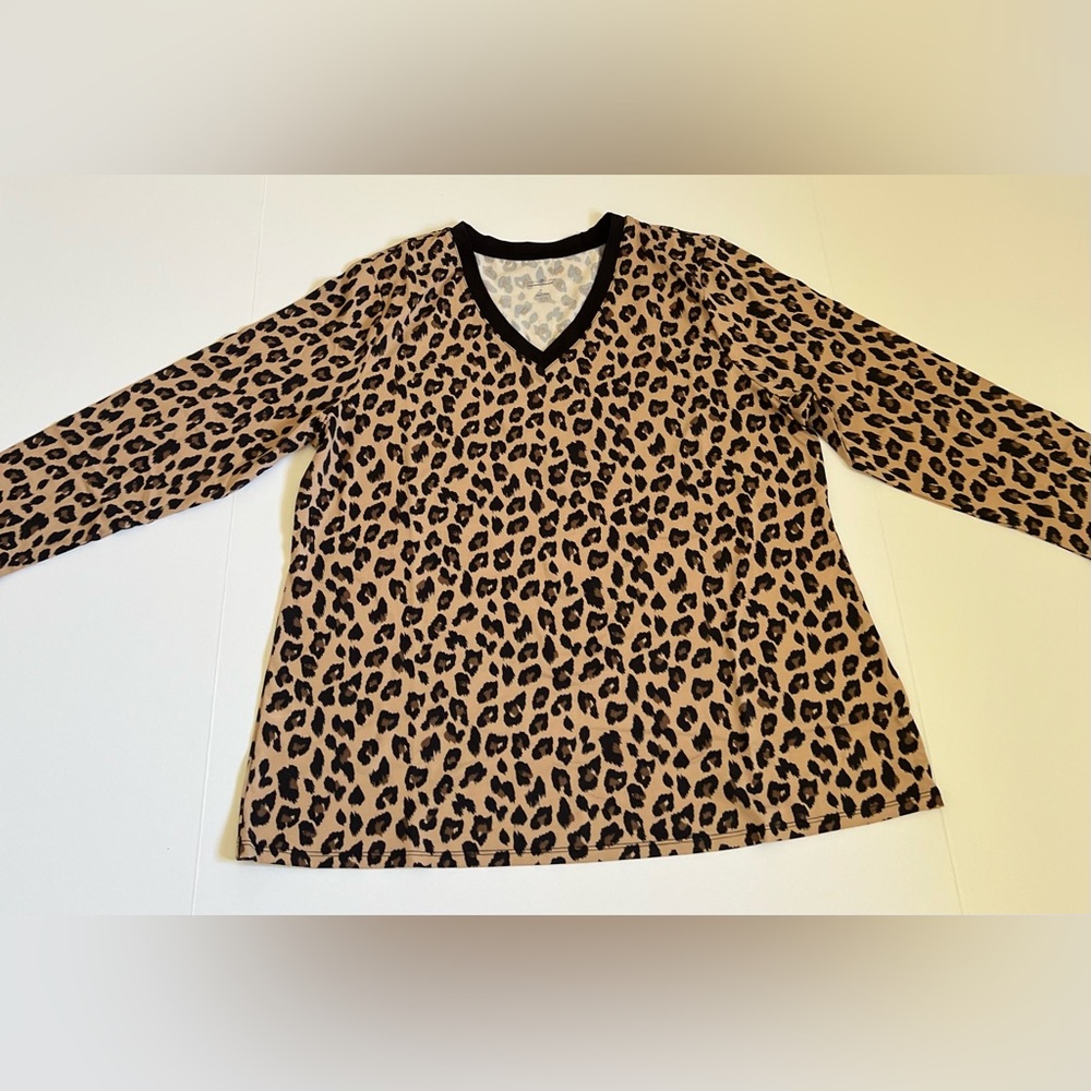 NWOT Elizabeth Clarke Women’s Leopard Print V-Neck Quarter Sleeve Top SZ M 🖤🐆